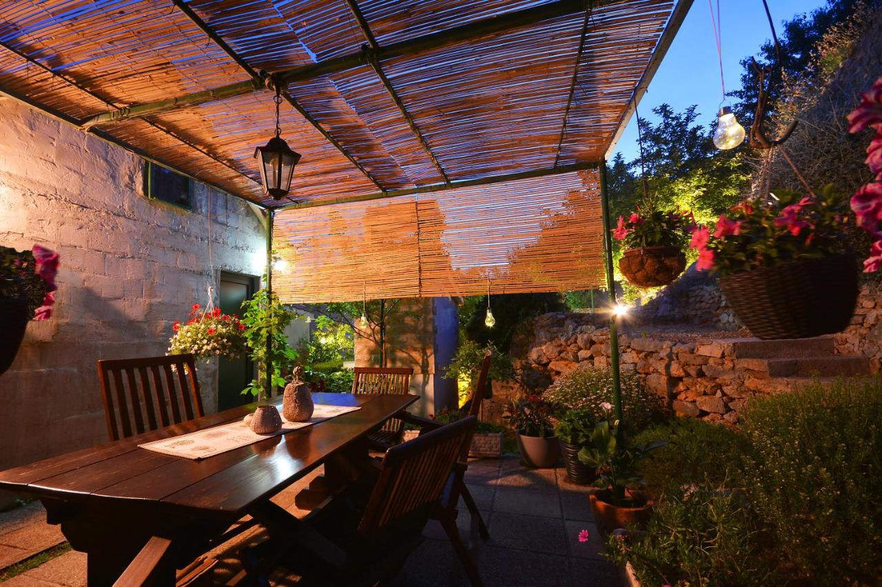 Artsy Apartment Klis Exterior photo